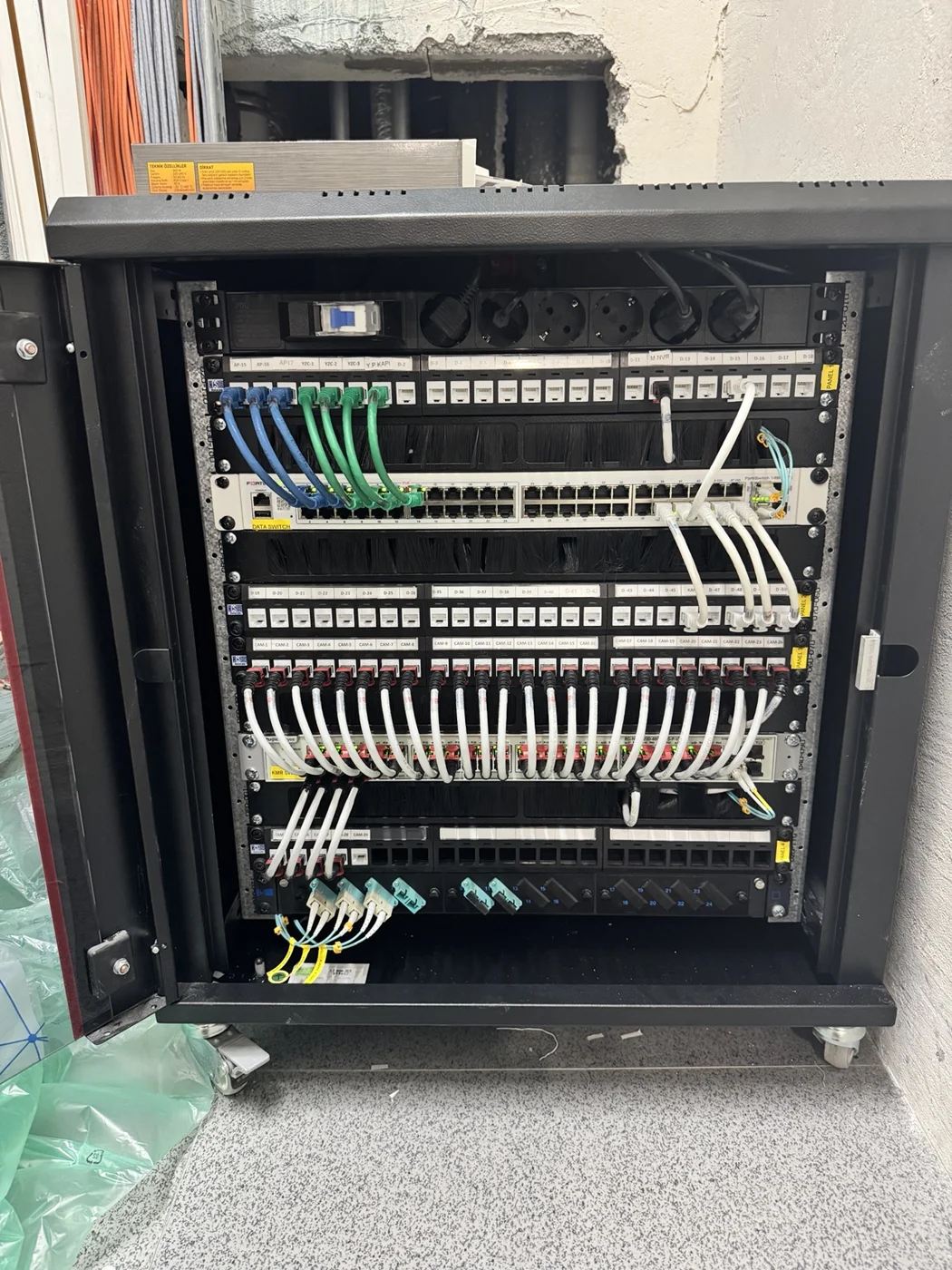 Ağ altyapısı ve rack kabin — BAL ELEKTRİK uygulaması